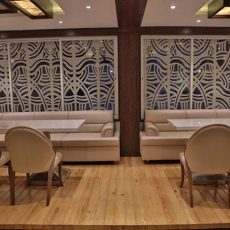Hotel K P Pride Jalgaon Esterno foto