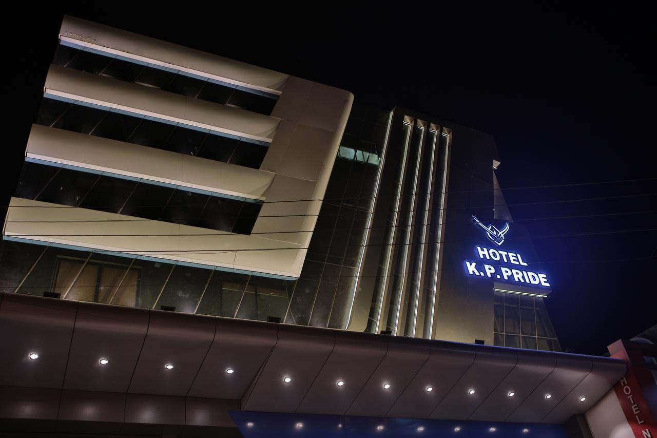 Hotel K P Pride Jalgaon Esterno foto