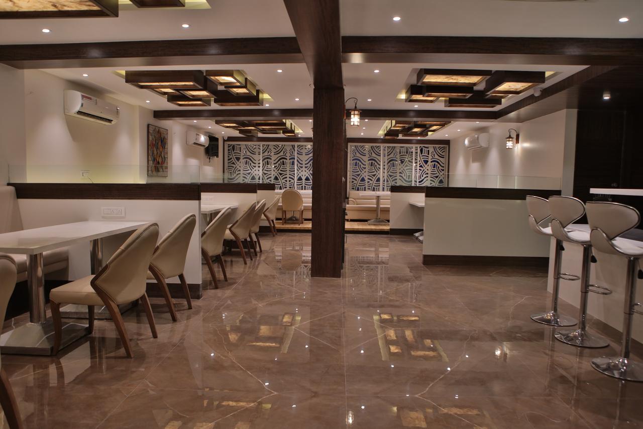 Hotel K P Pride Jalgaon Esterno foto