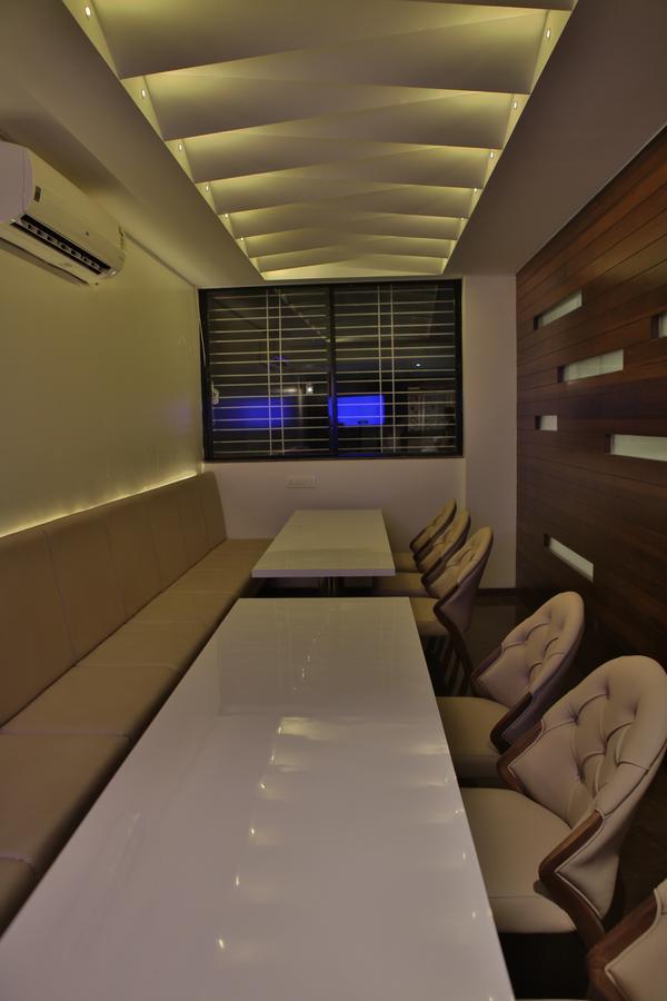 Hotel K P Pride Jalgaon Esterno foto